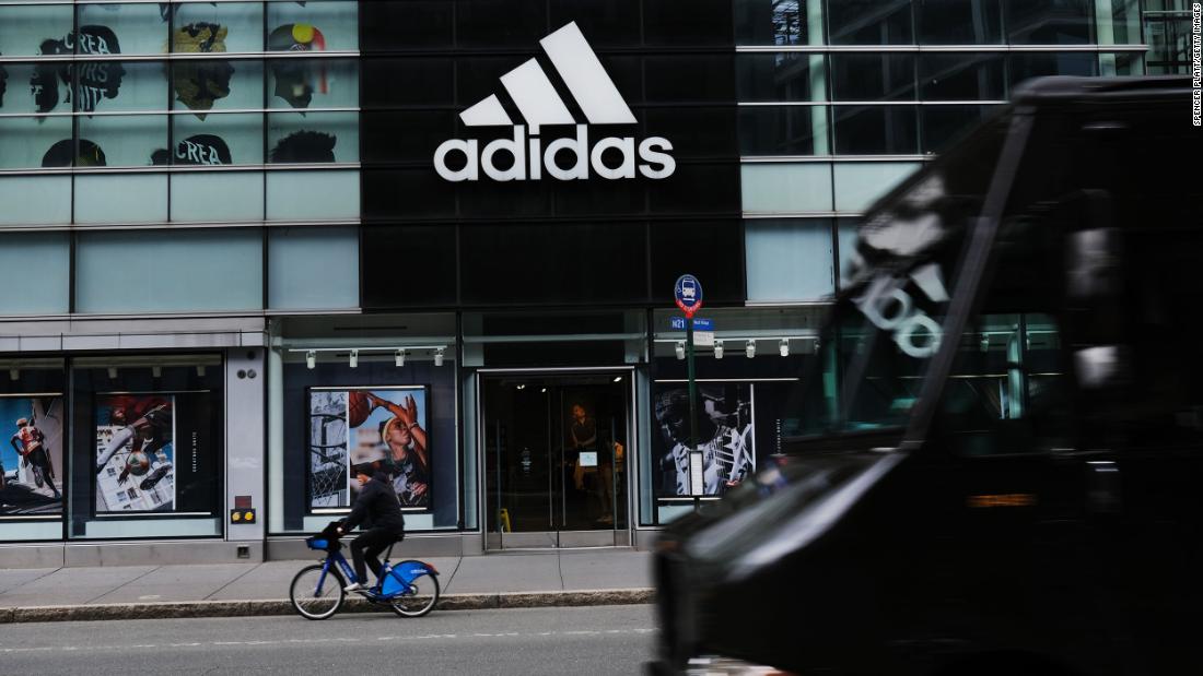 Adidas afirma que al menos el 30% de los nuevos puestos en los EE. UU. Serán ocupados por personas negras o latinas