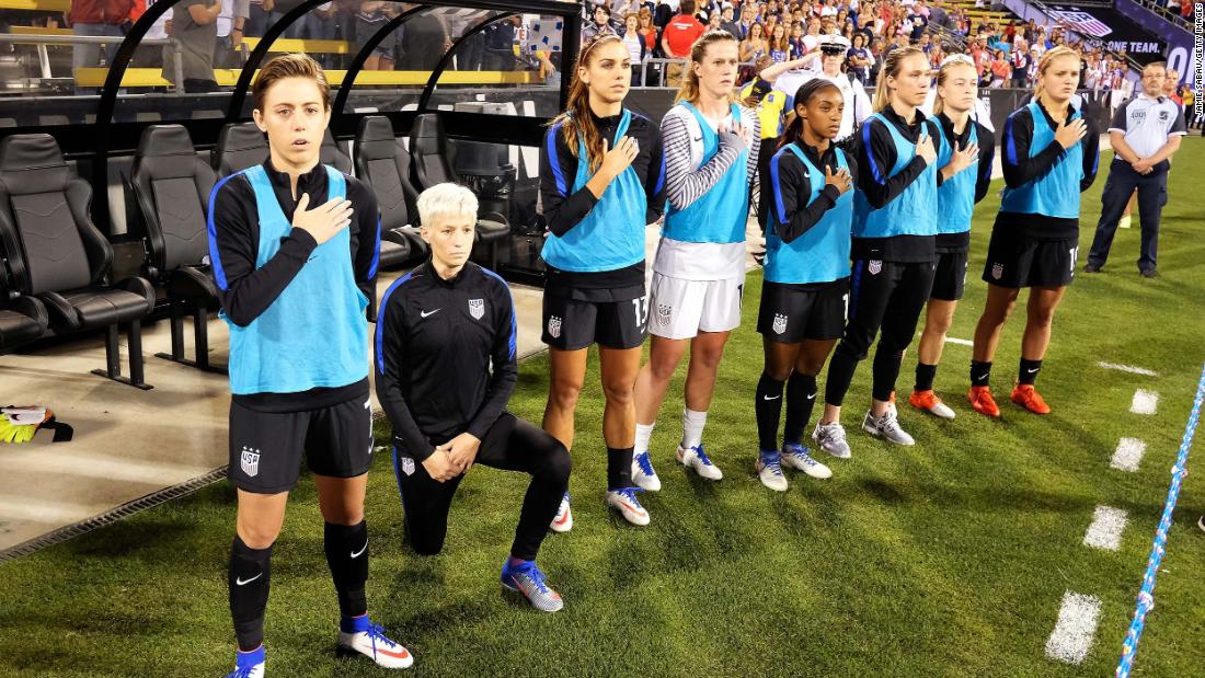 US Soccer ha derogado las reglas que requieren que los jugadores corran por el himno nacional