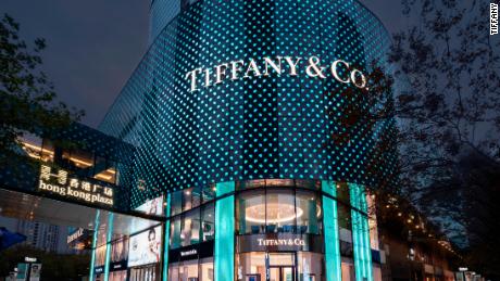 Los compradores chinos gastan más en casa. Tiffany tiene grandes planes de efectivo