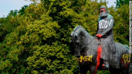 Las estatuas del rey Leopoldo II se eliminan en Bélgica. ¿Quien era él? 