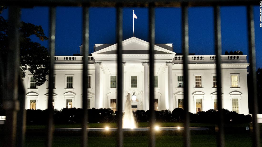 Secret Service tells reporters to leave White House grounds