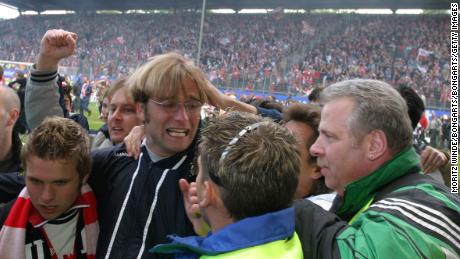 Klopp celebra la promoción como gerente de Mainz. 