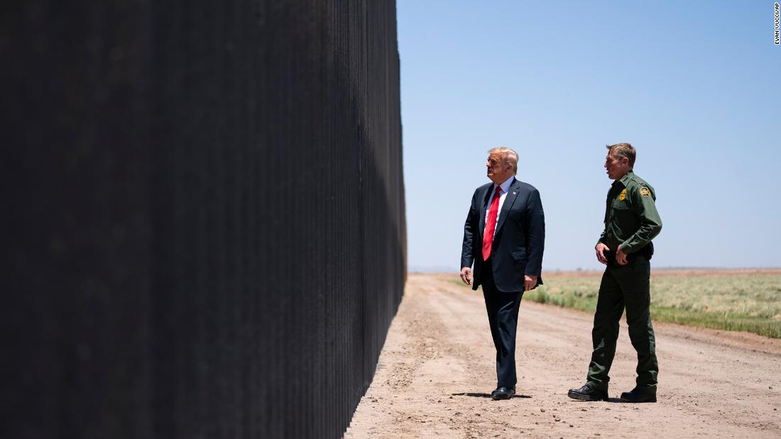Una corte federal de apelaciones dice que Trump no puede redirigir los fondos militares al muro fronterizo