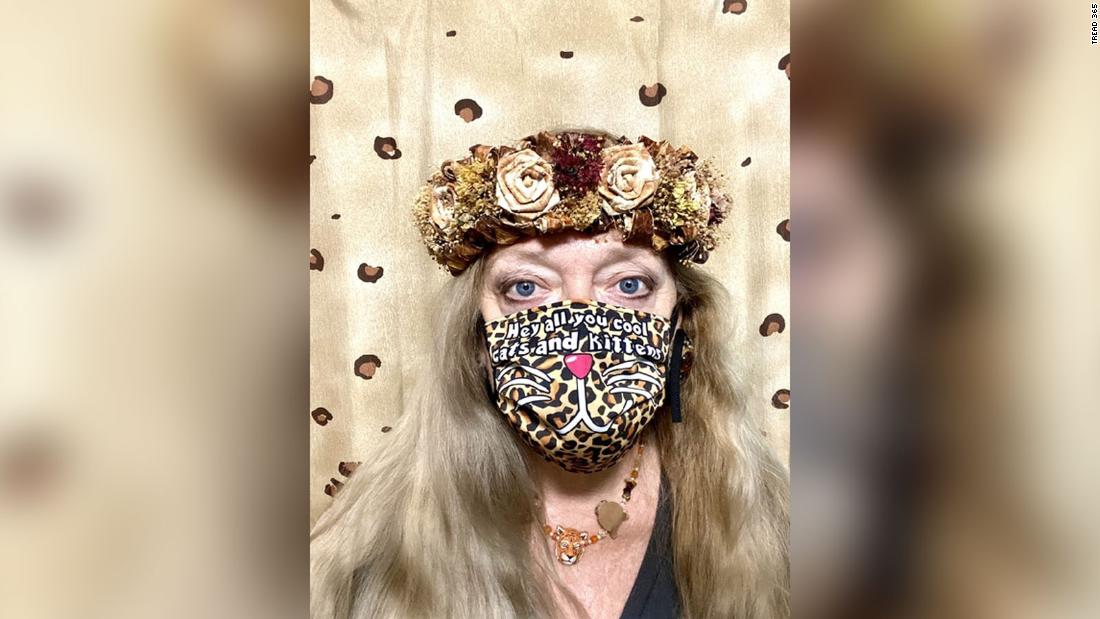 Carole Baskin de Tiger King vende máscaras faciales de leopardo