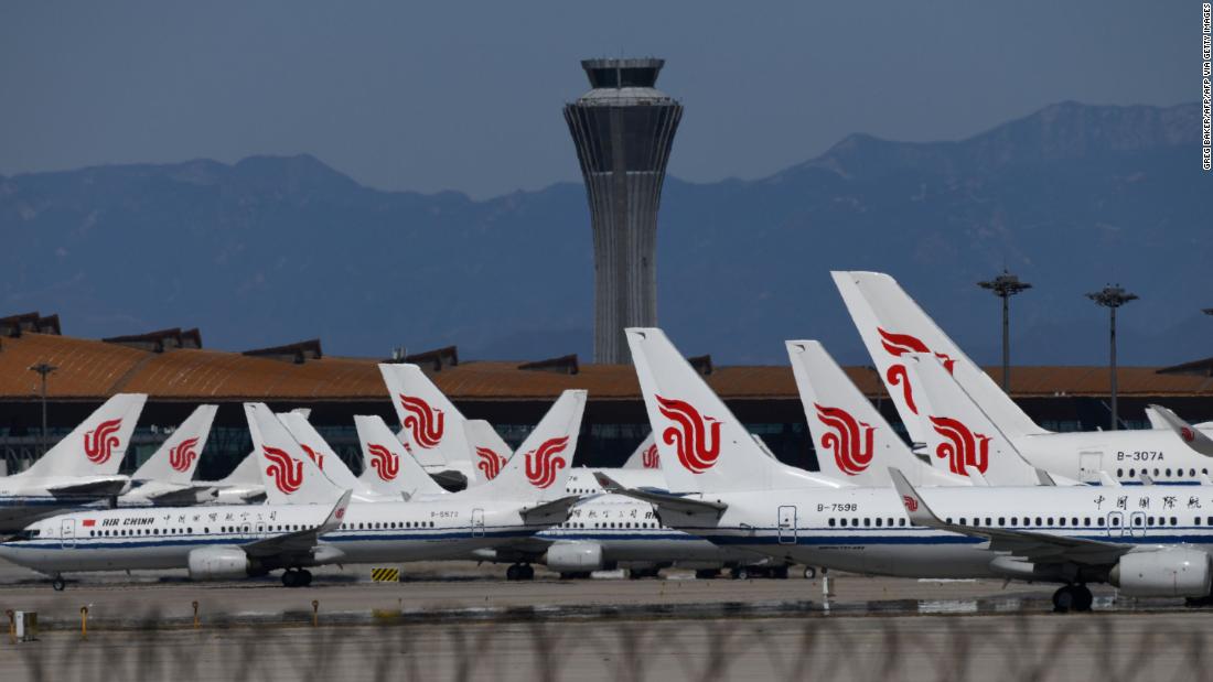 Cientos de vuelos en Beijing cancelados después de la reactivación de los virus