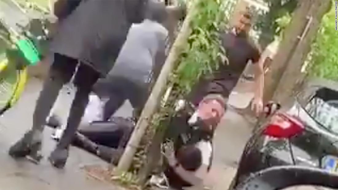 Dos policías de Londres atacaron en un incidente "impactante" en Hackney