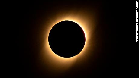 Impresionantes fotos del eclipse solar sobre América del Sur