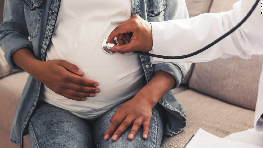 La investigación muestra que más de la mitad de las mujeres embarazadas en hospitales británicos con Covid-19 son minorías