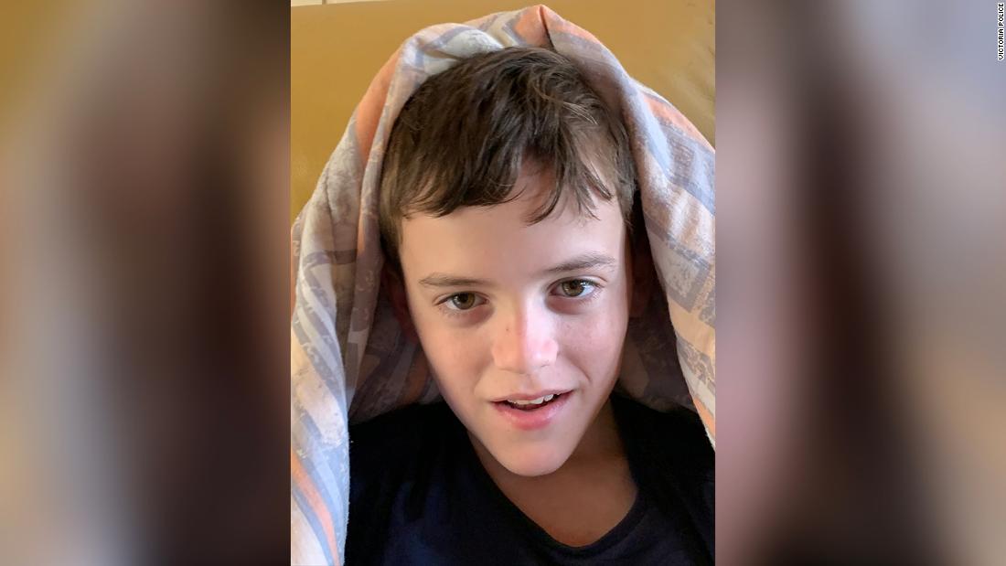 La policía australiana localizó a un niño de 14 años desaparecido durante 2 días en las montañas.