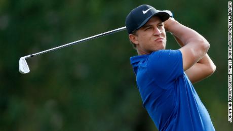 Un jugador del PGA Tour, Cameron Champ, se retira del torneo después de pasar la prueba Covid-19