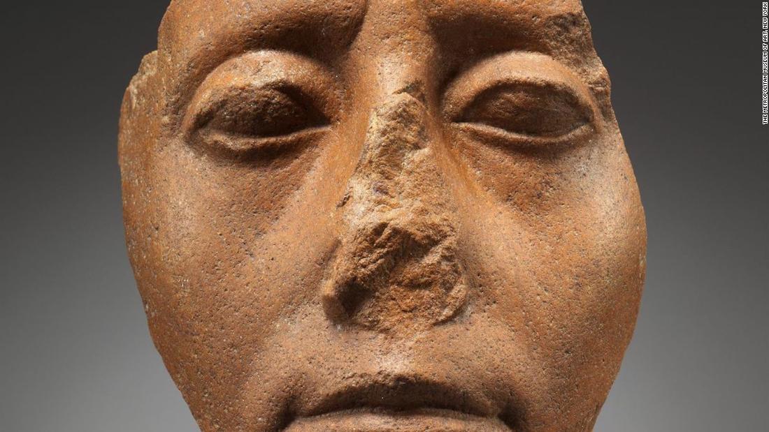 ¿Por qué tantas estatuas egipcias tienen sus narices rotas?